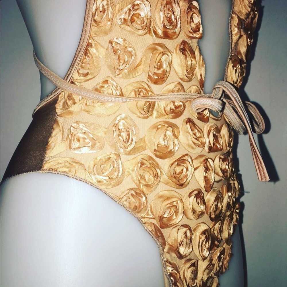 Swimsuit - Picture 5 of 6